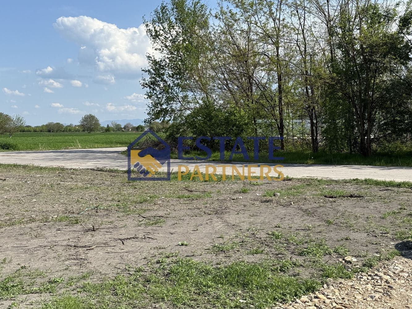 Просторен парцел с панорамна гледка в с. Ягодово